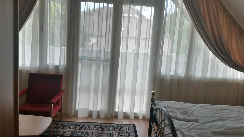 Ezust Fenyo Vendeghaz Hotel Siófok Zewnętrze zdjęcie