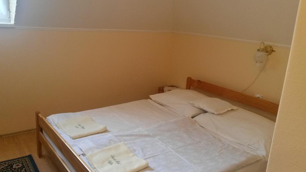 Ezust Fenyo Vendeghaz Hotel Siófok Zewnętrze zdjęcie